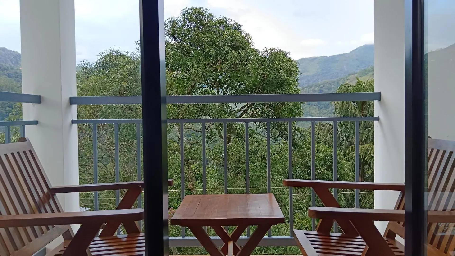 Tea Elanza Apartment Devikolam Homestay